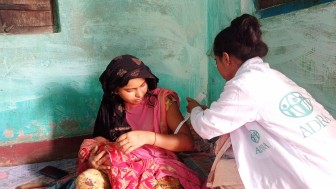 Moeder in Nepal