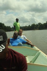 Geert Hendriks in Suriname in een boot