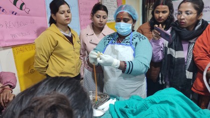 Medische training in Nepal.